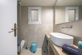 Athens Bright Suite by Cloudkeys