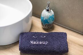 Athens Bright Suite by Cloudkeys