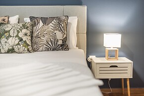 Urban City Apartment by Cloudkeys