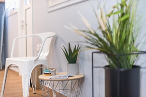 Urban City Apartment by Cloudkeys