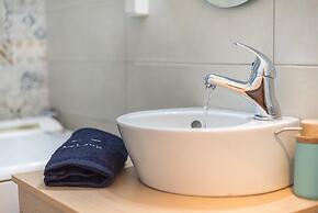 Urban City Apartment by Cloudkeys