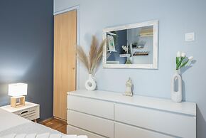 Urban City Apartment by Cloudkeys