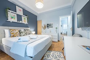 Urban City Apartment by Cloudkeys