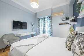 Urban City Apartment by Cloudkeys