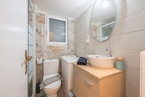 Urban City Apartment by Cloudkeys