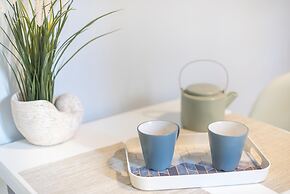 Urban City Apartment by Cloudkeys