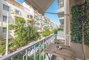 Urban City Apartment by Cloudkeys