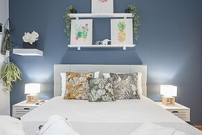 Urban City Apartment by Cloudkeys