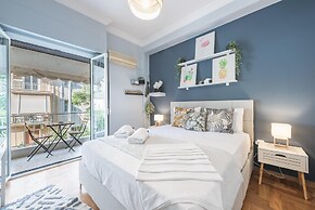 Urban City Apartment by Cloudkeys