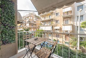 Urban City Apartment by Cloudkeys