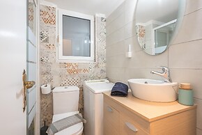 Urban City Apartment by Cloudkeys