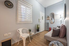 Urban City Apartment by Cloudkeys