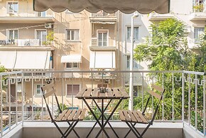 Urban City Apartment by Cloudkeys