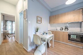 Urban City Apartment by Cloudkeys