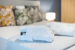 Urban City Apartment by Cloudkeys