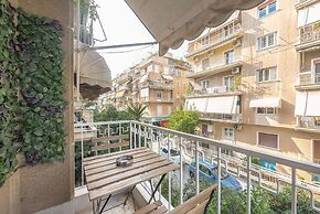 Urban City Apartment by Cloudkeys