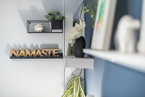 Urban City Apartment by Cloudkeys