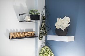 Urban City Apartment by Cloudkeys