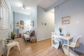 Urban City Apartment by Cloudkeys