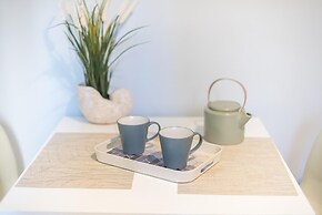 Urban City Apartment by Cloudkeys