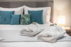 Elegant Mavili Suite by Cloudkeys