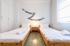 Spacious Acropolis Home by Cloudkeys