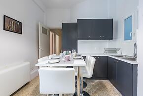 Spacious Acropolis Home by Cloudkeys