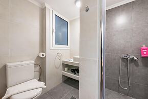 Spacious Acropolis Home by Cloudkeys