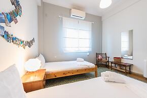 Spacious Acropolis Home by Cloudkeys