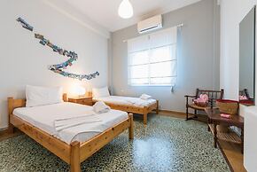 Spacious Acropolis Home by Cloudkeys