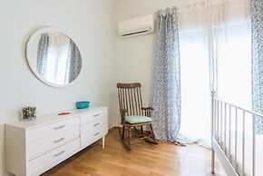 Spacious Acropolis Home by Cloudkeys