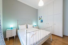 Spacious Acropolis Home by Cloudkeys