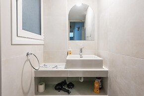 Spacious Acropolis Home by Cloudkeys