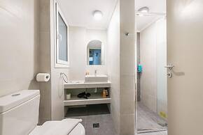 Spacious Acropolis Home by Cloudkeys