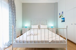 Spacious Acropolis Home by Cloudkeys