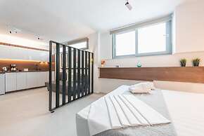 Phaedra Hideaway Suite Near Acropolis by Cloudkeys