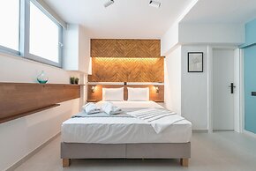 Phaedra Hideaway Suite Near Acropolis by Cloudkeys