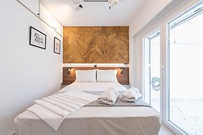 Phaedon Terrace Suite Near Acropolis by Cloudkeys