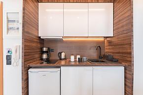 Phaedon Terrace Suite Near Acropolis by Cloudkeys