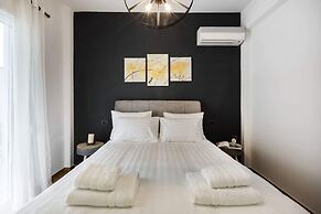 Atmospheric Apartment Near Acropolis by Cloudkeys