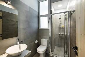 Atmospheric Apartment Near Acropolis by Cloudkeys