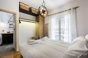 Atmospheric Apartment Near Acropolis by Cloudkeys