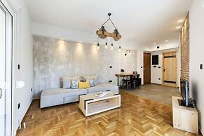 Atmospheric Apartment Near Acropolis by Cloudkeys