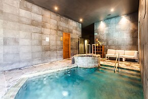 Room fully equipped Spa and gym free