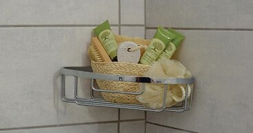 Ryze Apartments airport by Airstay