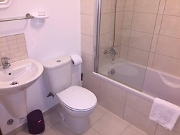 Cozy 1 bed Apartment With Garden and Pool View