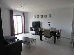 Cozy 1 bed Apartment With Garden and Pool View