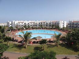 Cozy 1 bed Apartment With Garden and Pool View