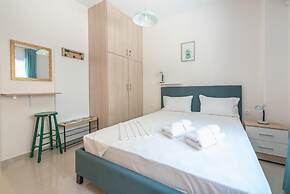 Cozy Acropolis Studio by Cloudkeys