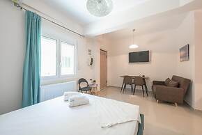 Cozy Acropolis Studio by Cloudkeys